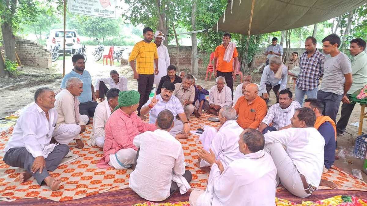 दयानतपुर में किसानों का धरना स्थगित, एयरपोर्ट के बराबर मुआवजा देने का आस्वाशन